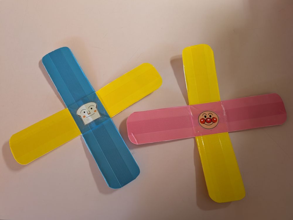 ０歳児
「こま」

お正月あそびにちなんで、こまを作りました♪
おうちでもぜひ楽しんでみて下さい💓