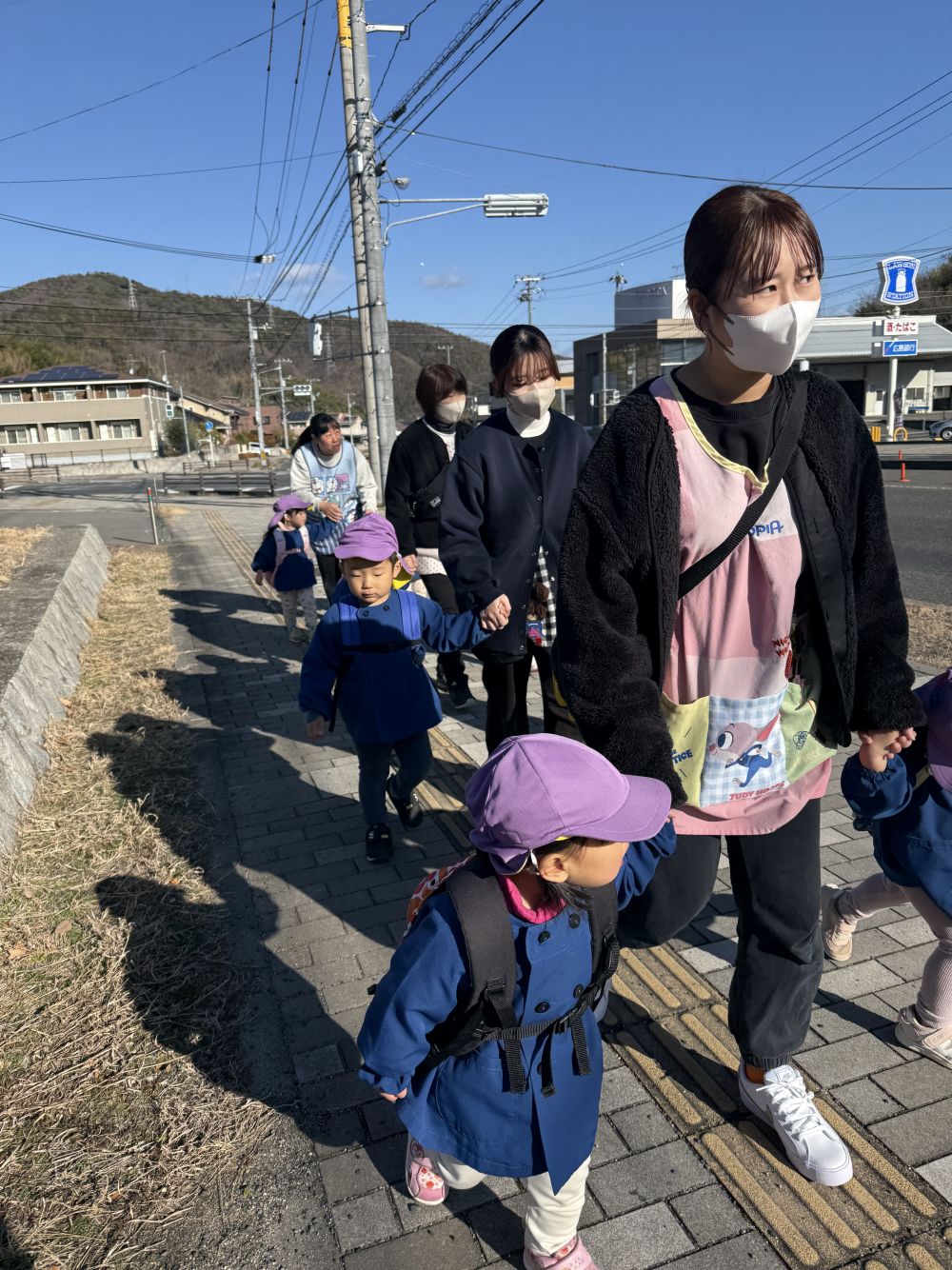 ぽかぽかとってもいい天気～☀️
今週の18日(日)は、おおどおり公園でとんどです！

とんどの飾りを見に行こう♪