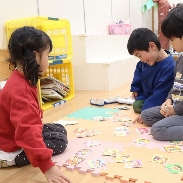 ＊　４歳児　正月遊び　～かるた～　＊