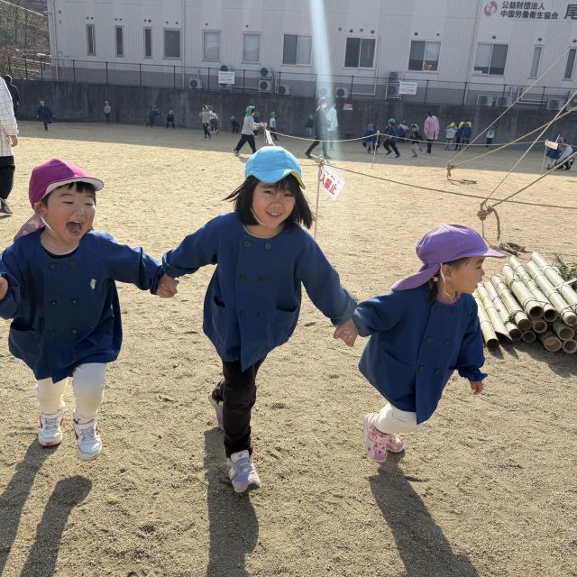 キリン、ゾウ組さんと… 　～2歳児　 クマ組～