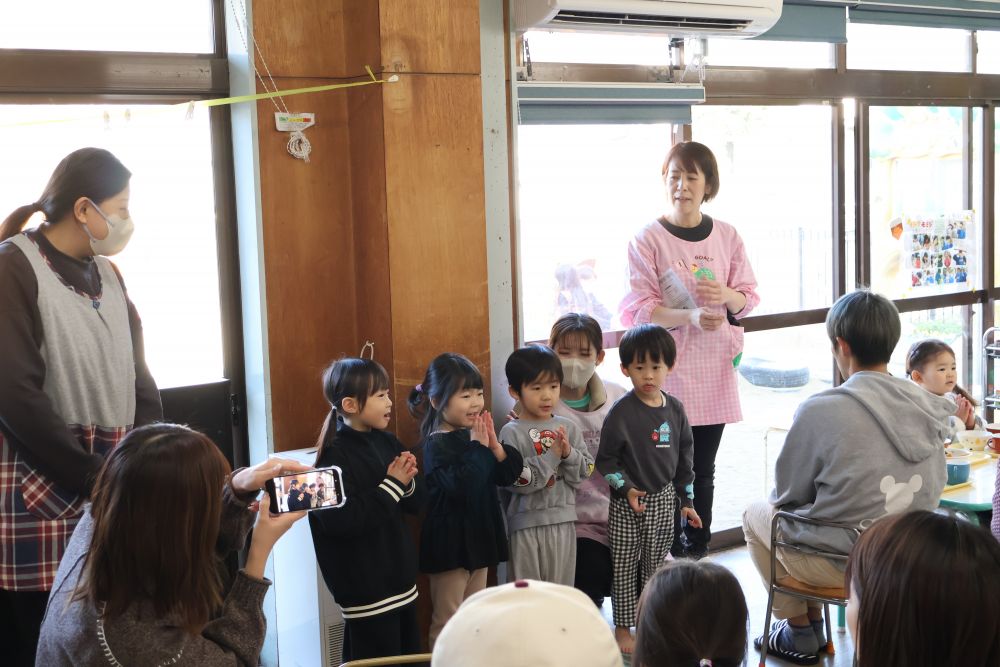 
リス組さん初めての給食参観♡
一緒に給食がたべられるなんて～！！

みんなで一緒に、「いただきまーす！！」