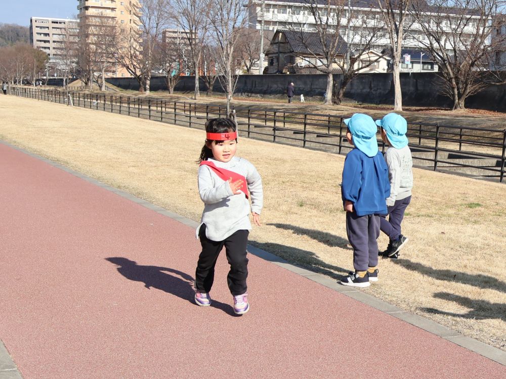 ゴールを目指して真剣に！
本気で走ります！