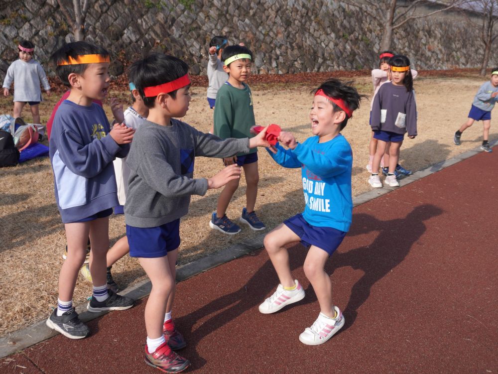 リレーではバトンをつなぎましたがマラソンではタスキをつなぎます！
「はいっ！！」
次の人にたすきとエールを♡