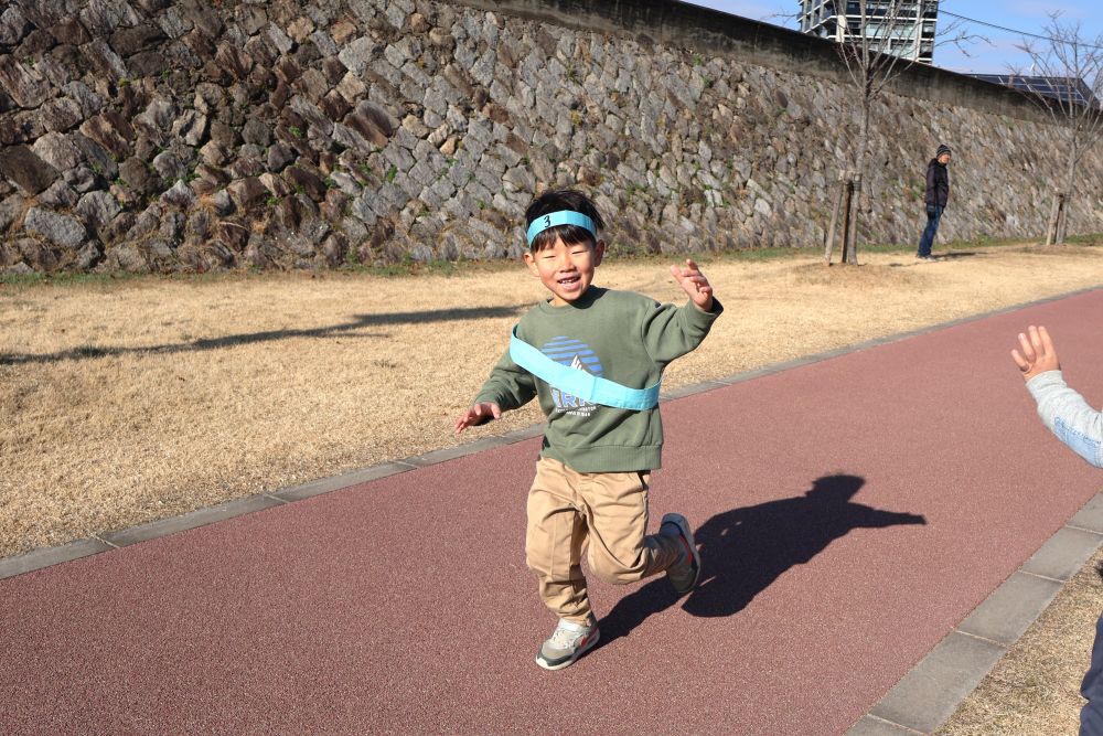 「Ｙくん頑張れーーー！！」
友達が応援してくれて嬉しそう♡
周りからの応援でもっと頑張ろうとやる気がでます！