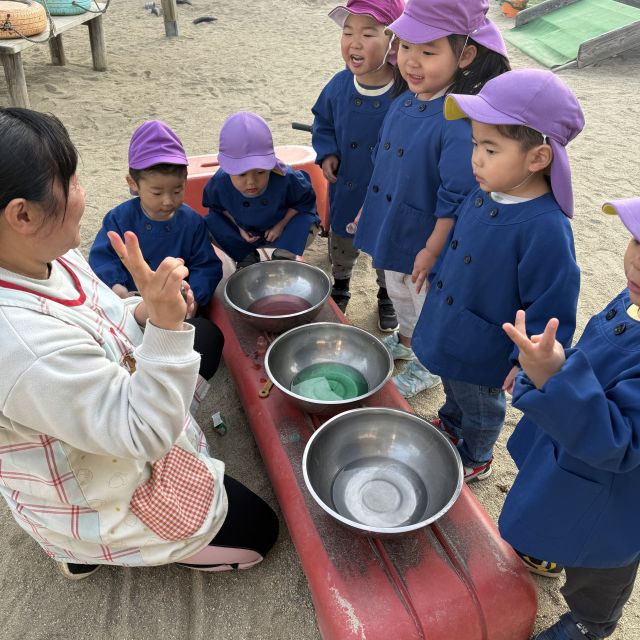 氷実験①　 ～2歳児　 クマ組～
