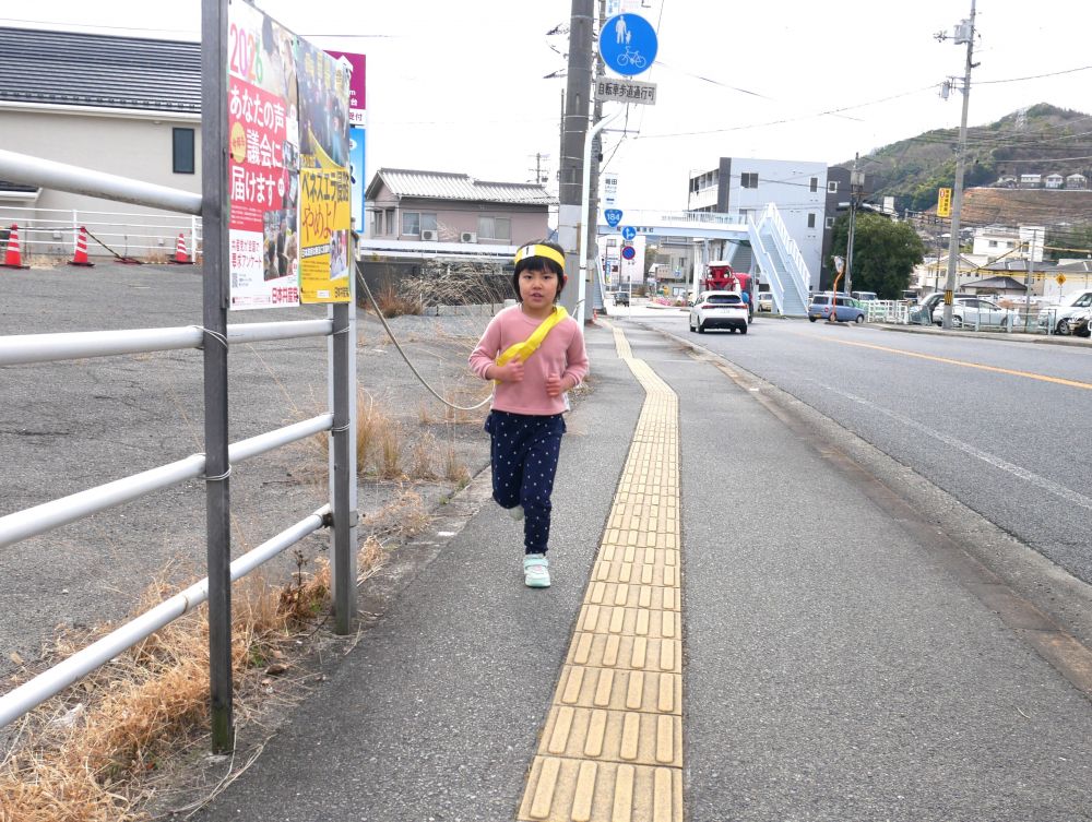 ２月のマラソン大会に向けて
日々のマラソンをより一層
頑張っているキリン組さん💪


１人で走るのはしんどいけど
仲間とたすきを繋ぐことを考えると頑張れる♪
最後のほうになるとまたスピードが
あがるKちゃんです♡