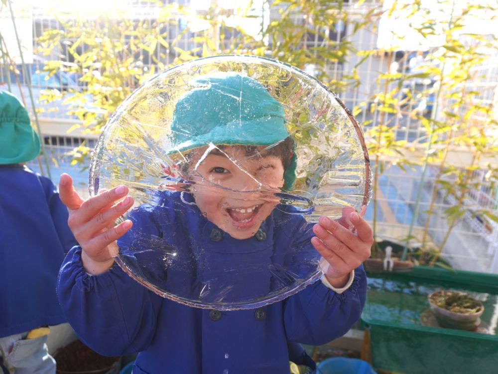 「やっほーー！」
氷の穴からのぞいてみた♡