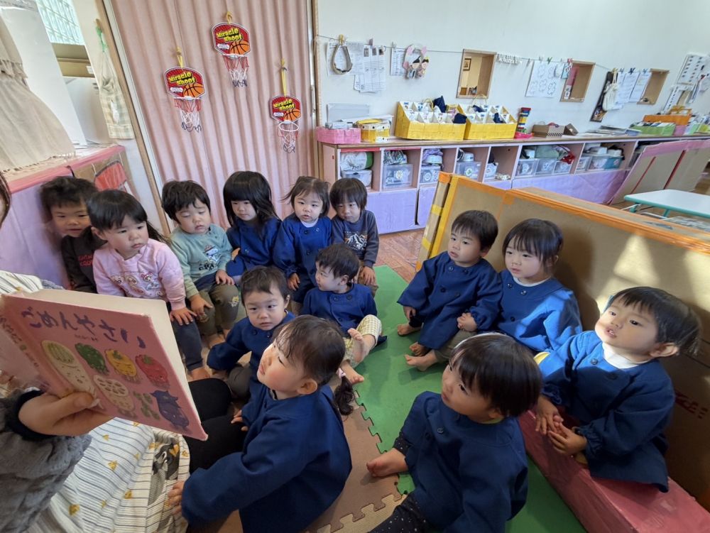 1歳児
  『ごめんやさい』

誰にでもある失敗…
そんな時には「ごめんなさい」

仲直りができる"魔法の言葉"の大切さを気づかせてくれる
楽しくて優しい絵本です😌💖