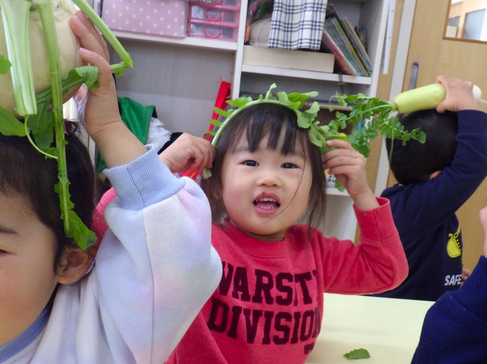 頭にのせたよ♪　似合う～？
みんな、のせてる～😆