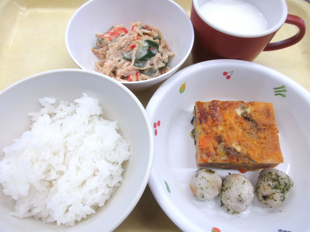 ご飯

韓国風オムレツ

ベイクド里芋

切干大根とカニカマのオイマヨサラダ

牛乳