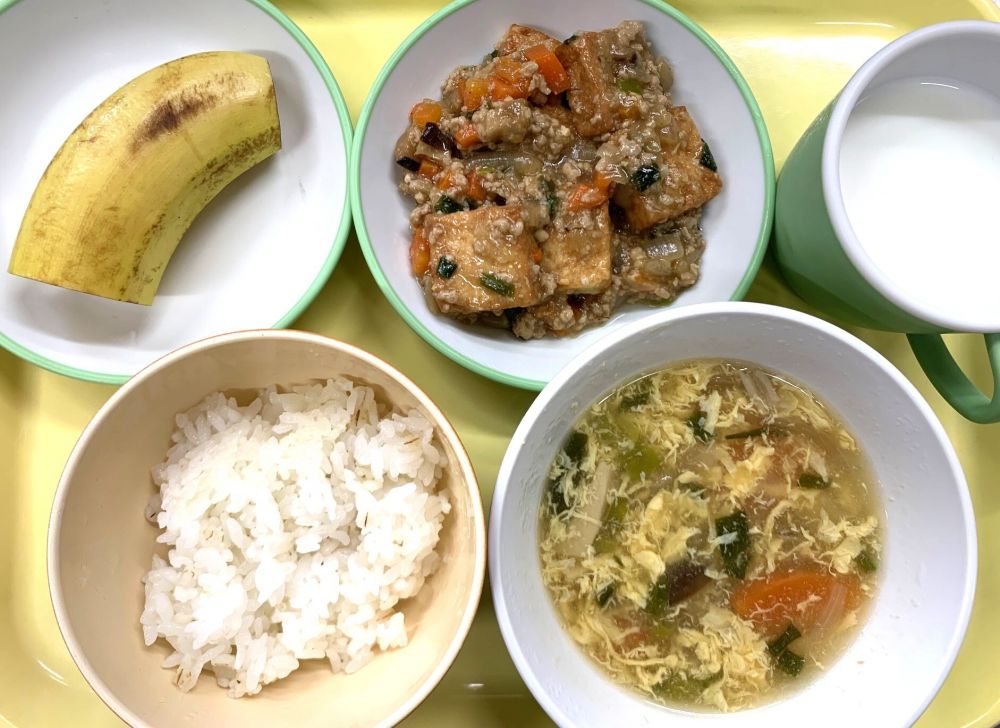 麦ご飯

厚揚げのコロコロマーボー

きのこの中華スープ

バナナ

牛乳