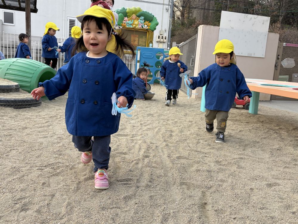 ヒューン♪ヒューン♪
ヒュルルン　ルンルンルン♪
歌いながら走っていましたよ😊