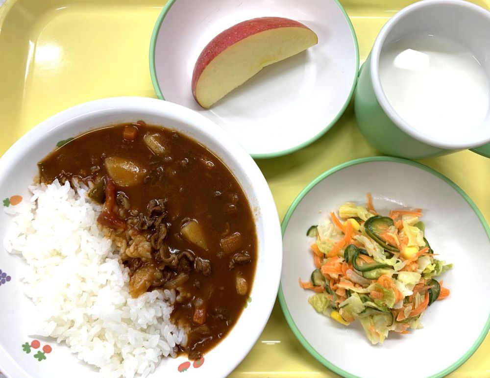 ハヤシライス

コールスローサラダ

りんご

牛乳

