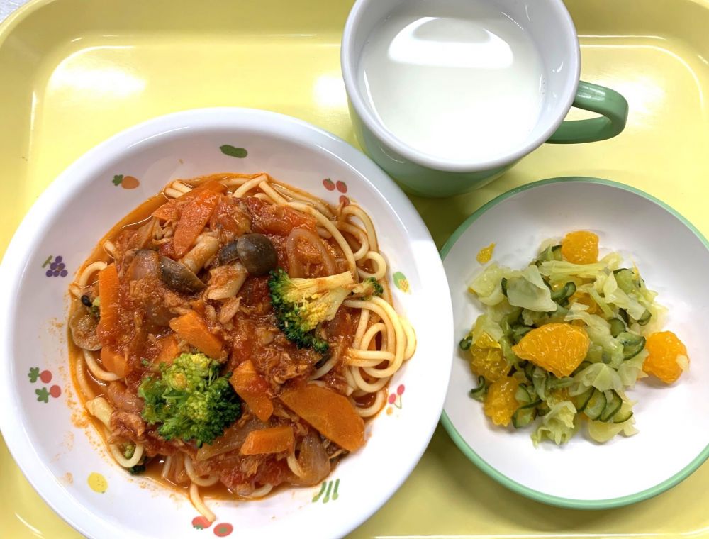 きのこのトマトスパゲティー

フレンチサラダ

牛乳