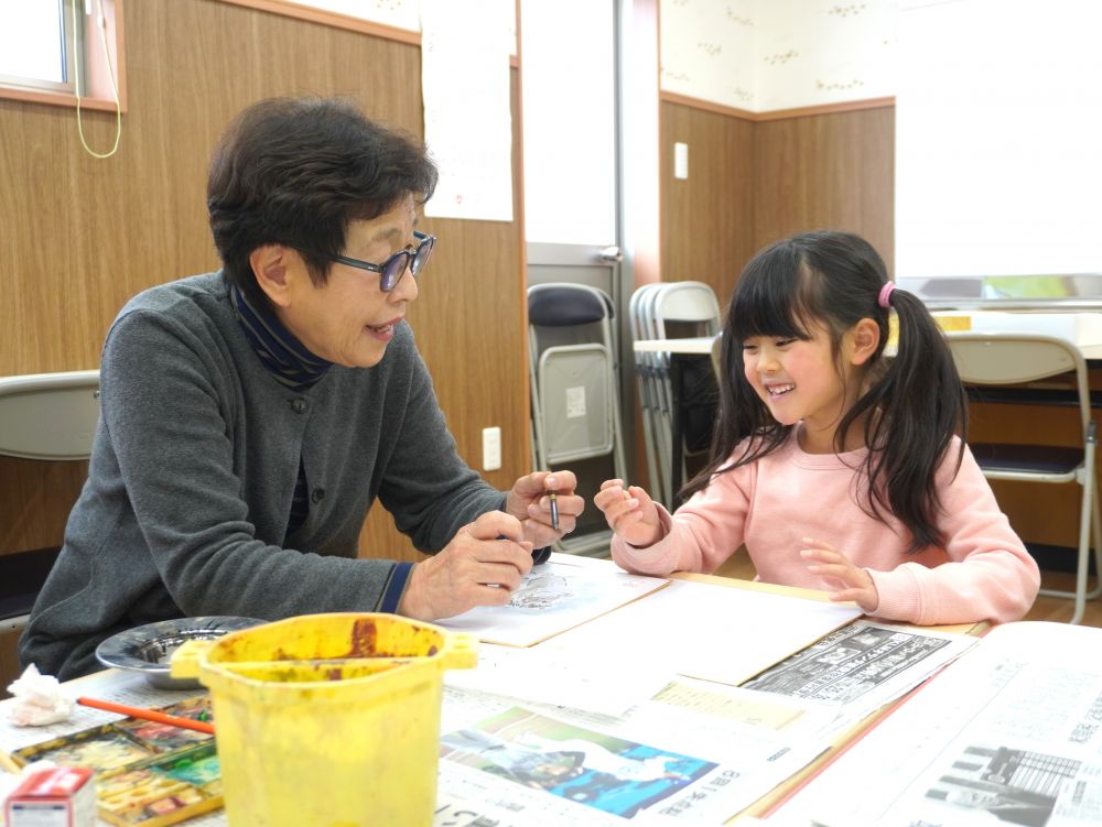 「目が大きくなっちゃったー！」
「ほんとだ大きい馬になるね～」
２人で笑って楽しい時間♡