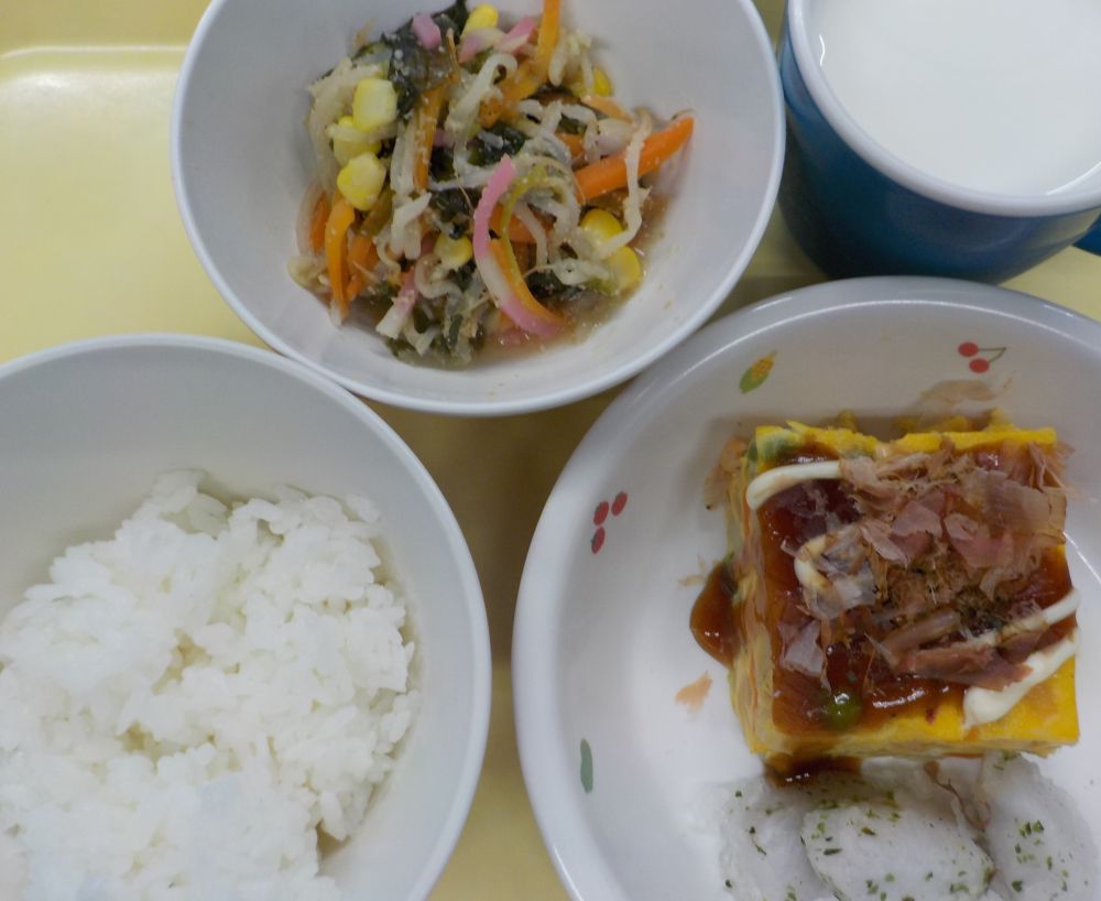 ご飯

エビ卵お好み焼き風

ベイクド里芋

彩り酢の物

牛乳