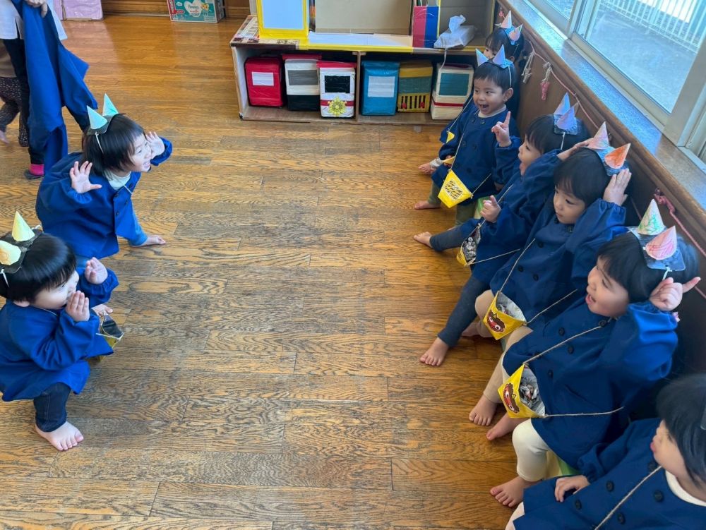 ２月３日は節分。
　みんなで鬼に変身！！

「おにだぞー！！」