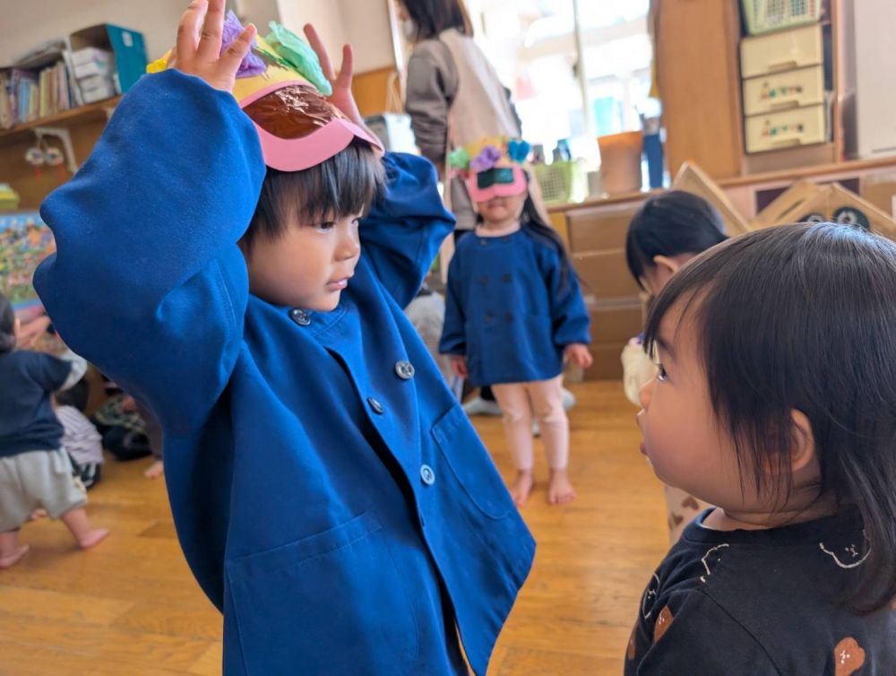 お面を被っているお兄ちゃん
Nちゃんはドキドキ
お兄ちゃんのお顔が見えて
一安心なNちゃんでした♪