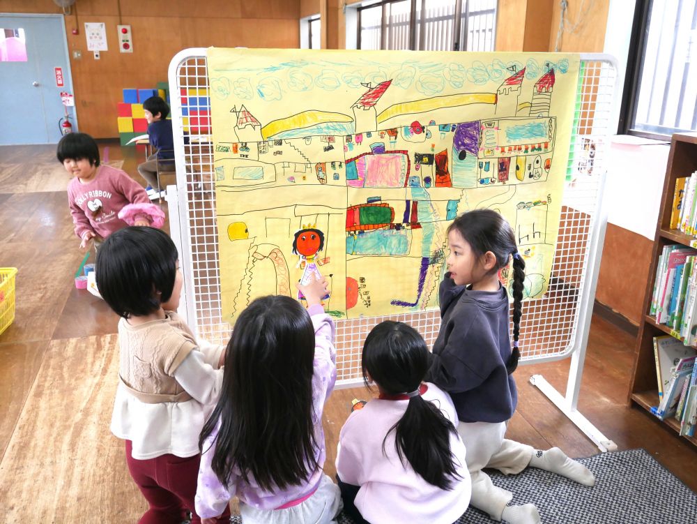 全部完成するとおはなしをしてみよう！！

最初は各々がバラバラに好きなことを話していましたが
「みんなでおはなししようよ！！」　とHちゃん
回数を重ねるごとにみんなで会話しながら
楽しそうにおはなしする姿が…♡