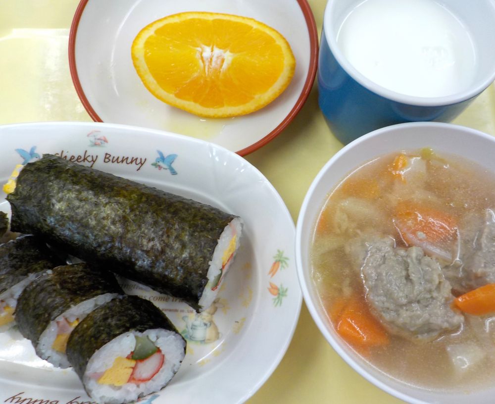 恵方巻き

いわしのつみれスープ

オレンジ

牛乳