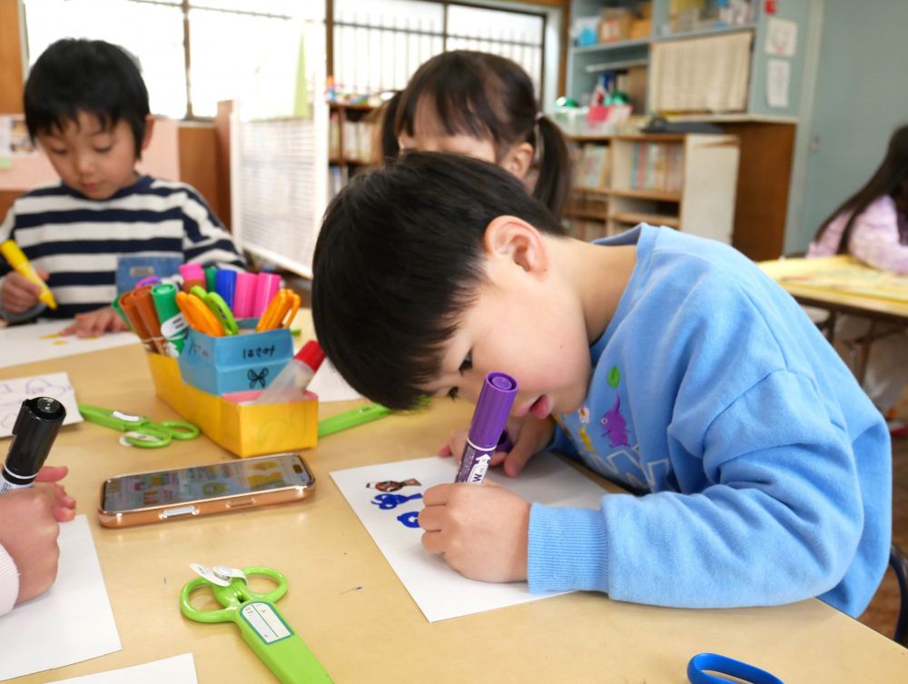 「スプランキー上手なんよ」　とKくん
自分たちの好きな絵はもちろん
みんなの好きな絵を描いて飾り付け♪