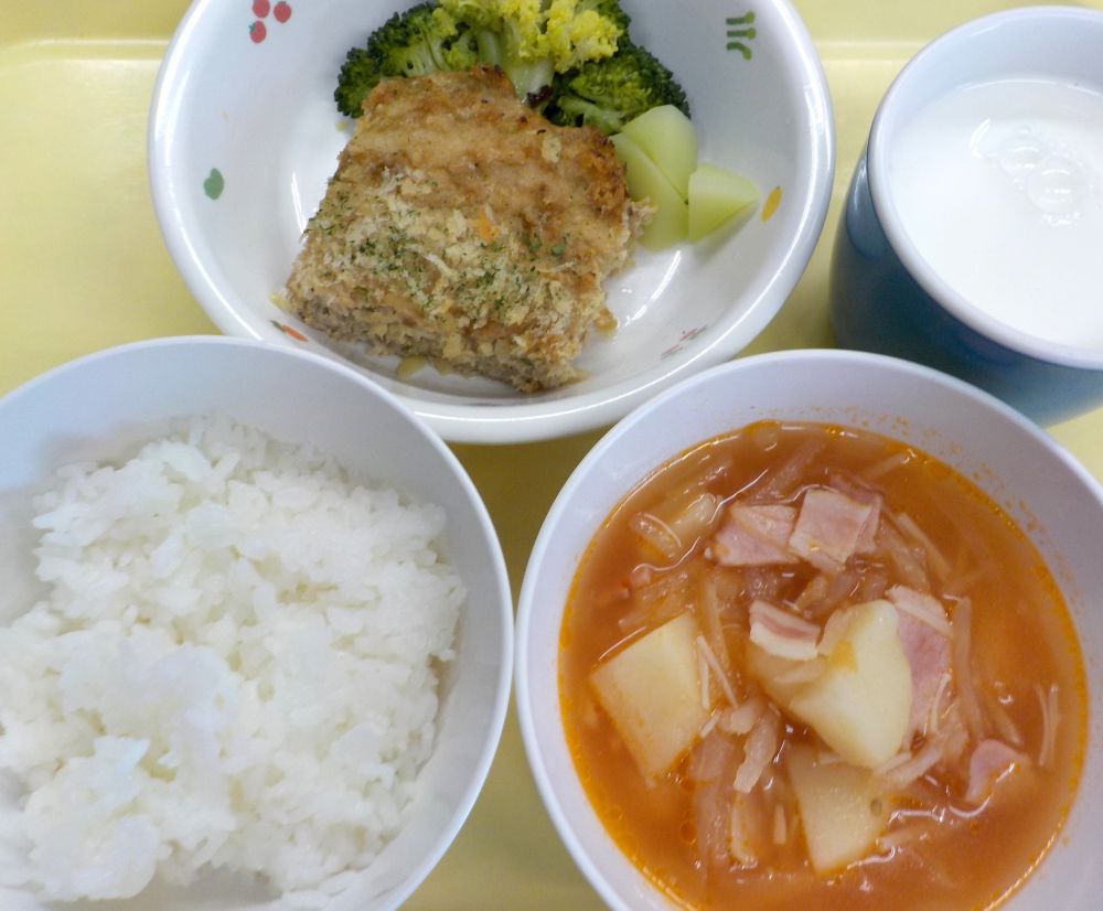 ご飯

スコップメンチ

ゆでブロッコリー

ミネストローネスープ

牛乳