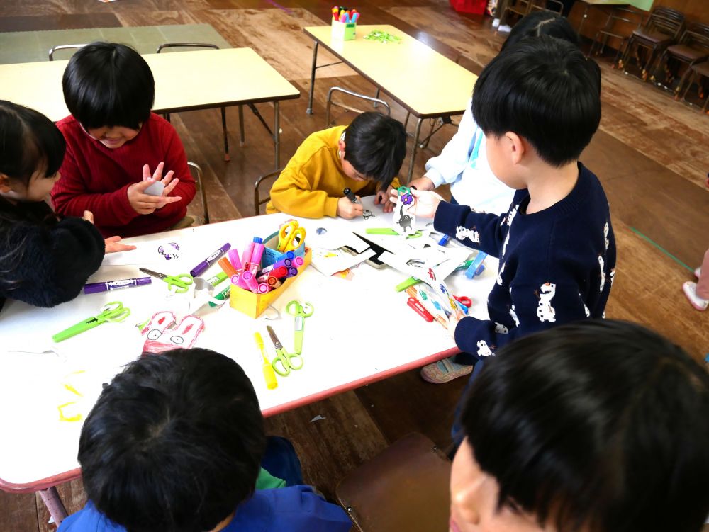 みんなが大好きなキャラクターで
キーホルダーやネックレスをたくさん
作っています♪
