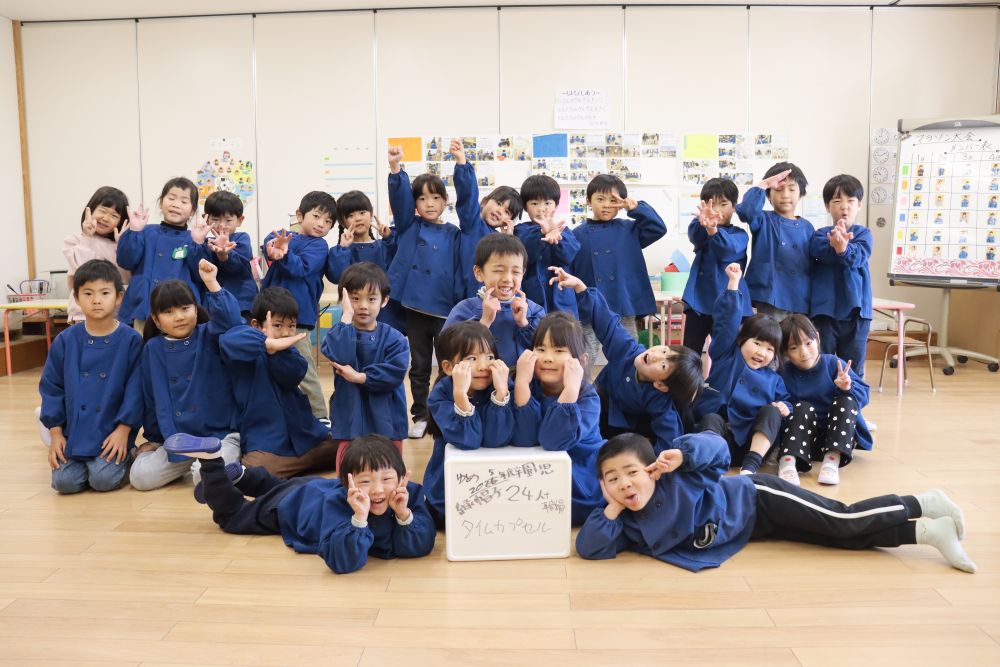 みんなの手紙を入れ終わったら、ゆる～く記念撮影☆
この写真も１４年後に・・・と、欲張ったら止まりません