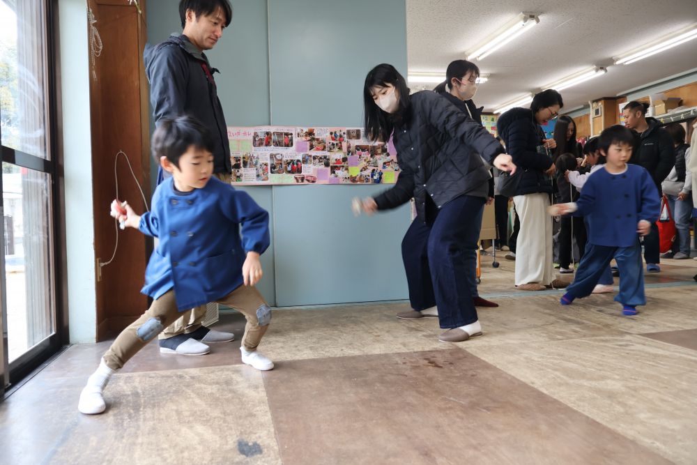 「できない…」と涙が出た日もあったけど
今では簡単に回して見せてくれるYくん
今日はお母さんとお父さんと　「勝負だ！！！！」

