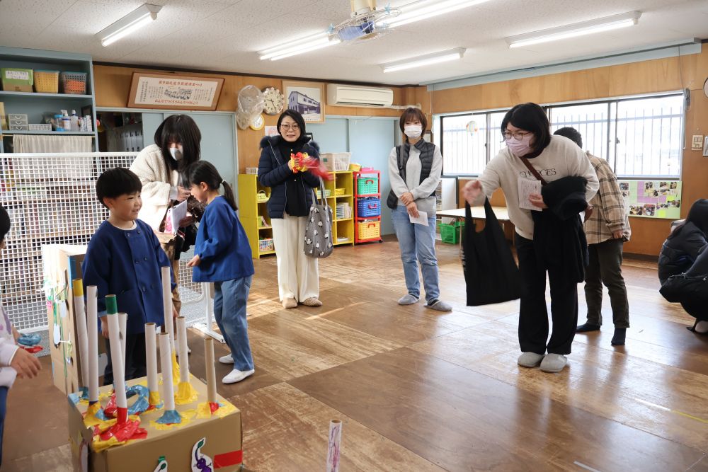 ゲーム屋さんも盛り上がる♪
ずっとお母さんにやってほしかったKくん
ニコニコ見守ります
「お母さん下見に行ったらまた来てね！！」
