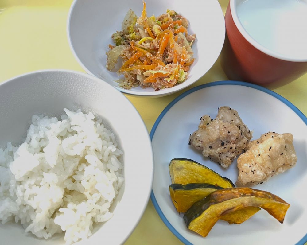 ご飯

赤しそからあげ

焼きかぼちゃ

無限白菜ツナサラダ

牛乳