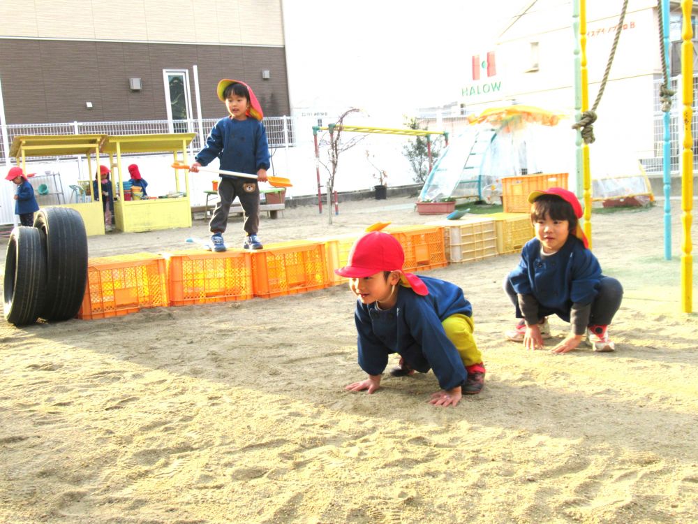 『はっけよ～い　のこった』
『のこったのこった』
毎日のマラソンを通して心も身体も逞しく成長しています
体力には自信のある男の子たちです♡