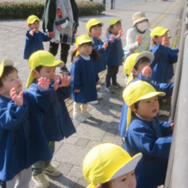 ＊　1歳児　電車を見にいったよ　＊