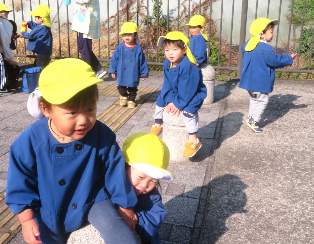 「ガタンゴトン♪ガタンゴトン♪」
「ハヤブサです！」

次の電車を待つ時間も電車ごっこを楽しみながら過ごします