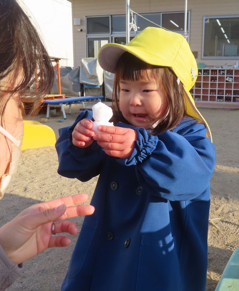 保護者の方にいただいた雪で作った
ゆきだるま⛄