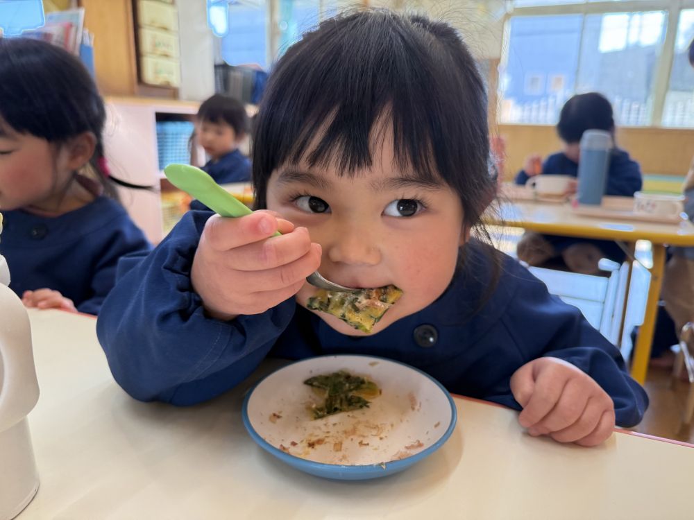 おやつはわけぎ焼き！！
大きな口でぺろりと完食してました✨