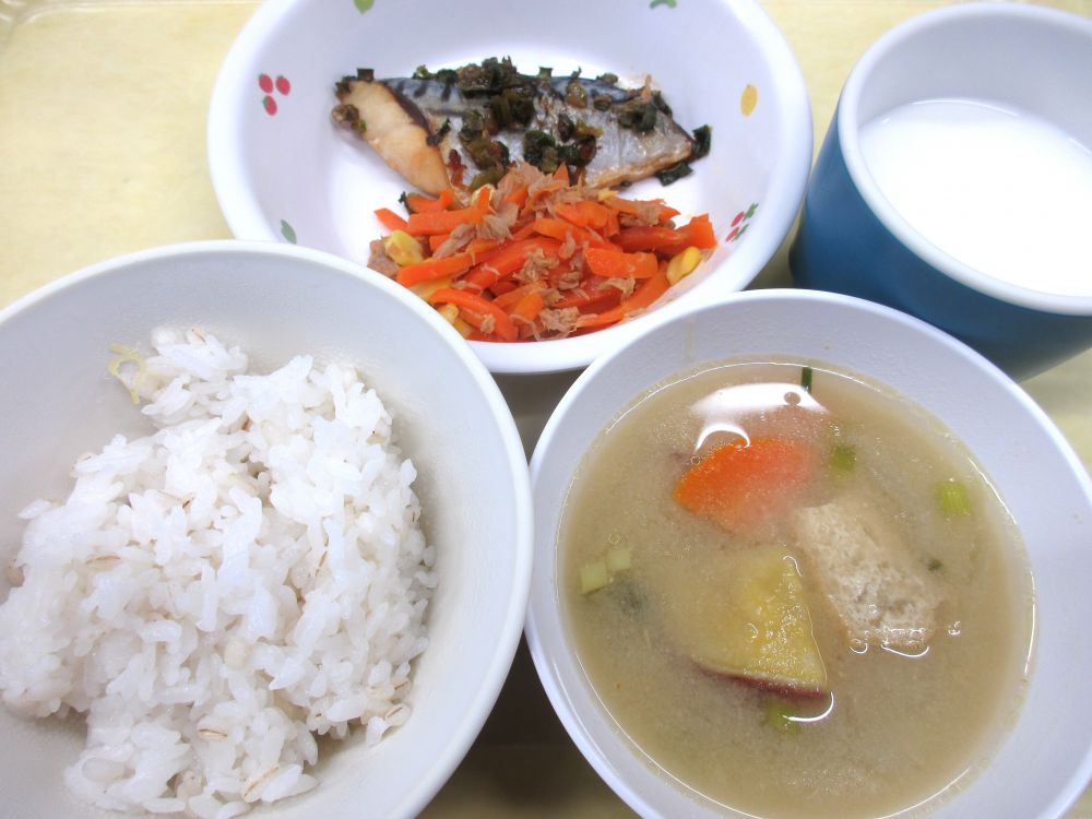 麦ご飯

サバの香味焼き

人参しりしりシーチキン

さつま汁

牛乳