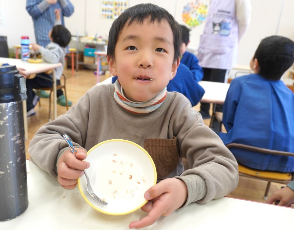 あっという間に完食したＳくん、からっぽになったお皿を見せてくれました♡
尾道の特産品の【わけぎ】の味に大満足のキリン組さんでした♪

みなさんもぜひ、えぇじゃん尾道さんで「尾道のおいしい」を見つけてみてください♡