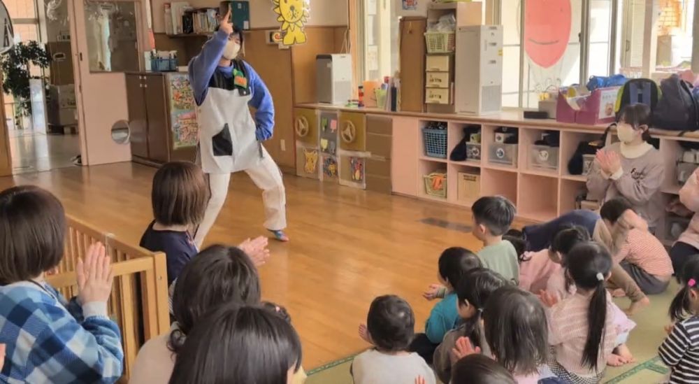 お別れ会をしました😌

大型絵本を読んでもらって、
得意のダンスも披露してくれました🕺

みんな手拍子をして、ノリノリ♬
