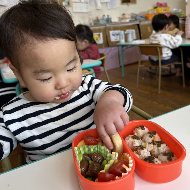 お弁当の日　　～０歳児　ウサギ組～