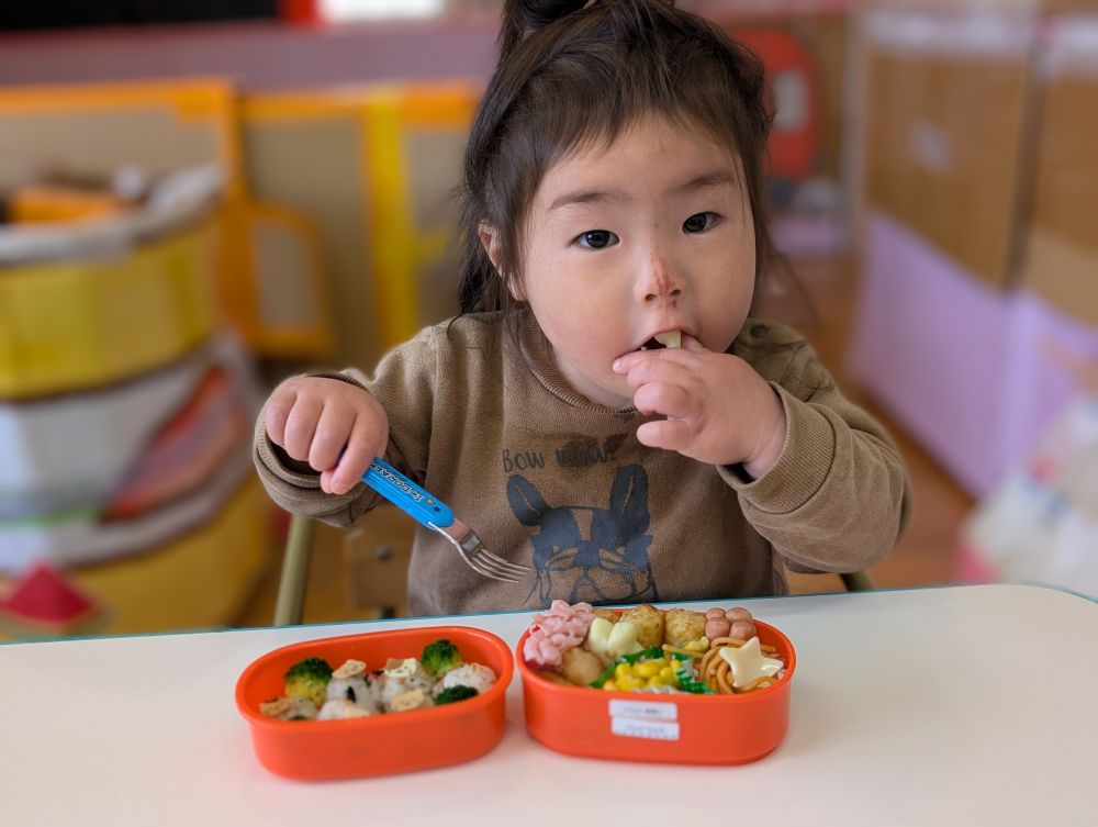 Rくんは、☆型に切ってあったチーズが気になって
一口でペロリと食べていましたよ😊
