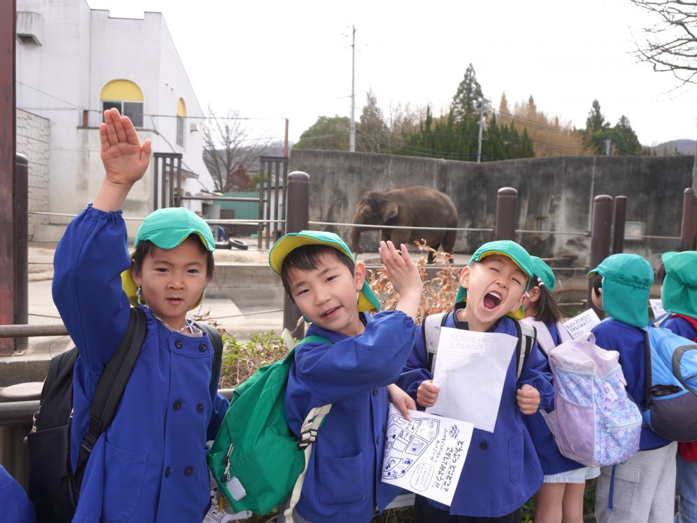 動物見つけられるかな？
スタンプラリーをしながら進みます！
「次へび行きたい人？」
「さるがいい人ー？」
道順も自分たちで話し合って決めて進みました！