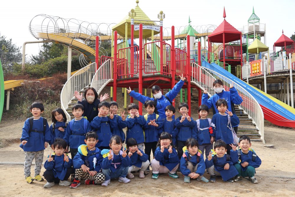 ゾウ組さんでの最後の遠足！
キリン組さんとバスに乗って
ファミリーパークに😌🎵

バスから見えるカラフルな遊具…
みんなのワクワクした気持ちや声が、
バスの中に溢れていました❤️❤️

