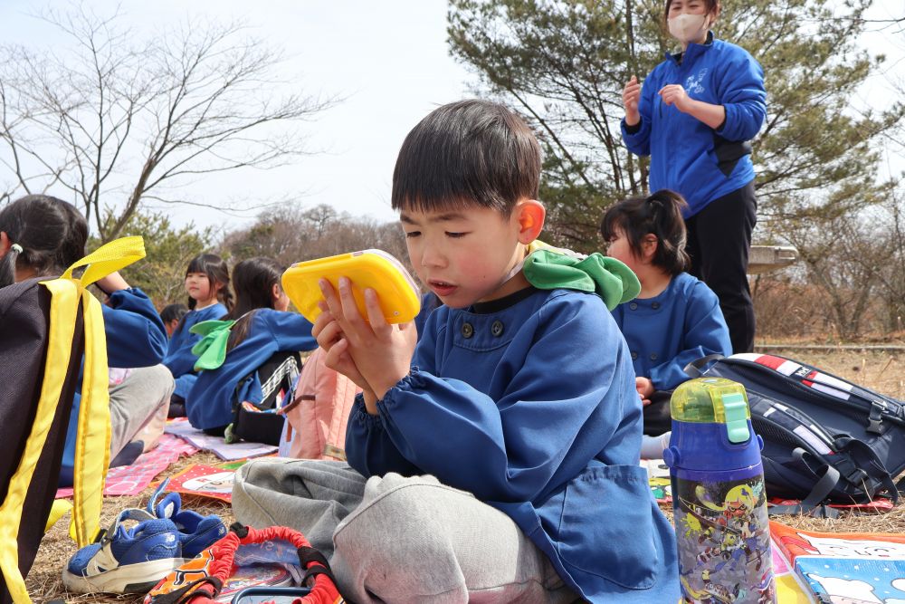 あっという間にお弁当の時間に…
お弁当を開くと　「あ！！先生！！手紙がある♡」
と嬉しそうなSくん♪
真剣な表情で一文字ずつ、一生懸命読んでいました♡

