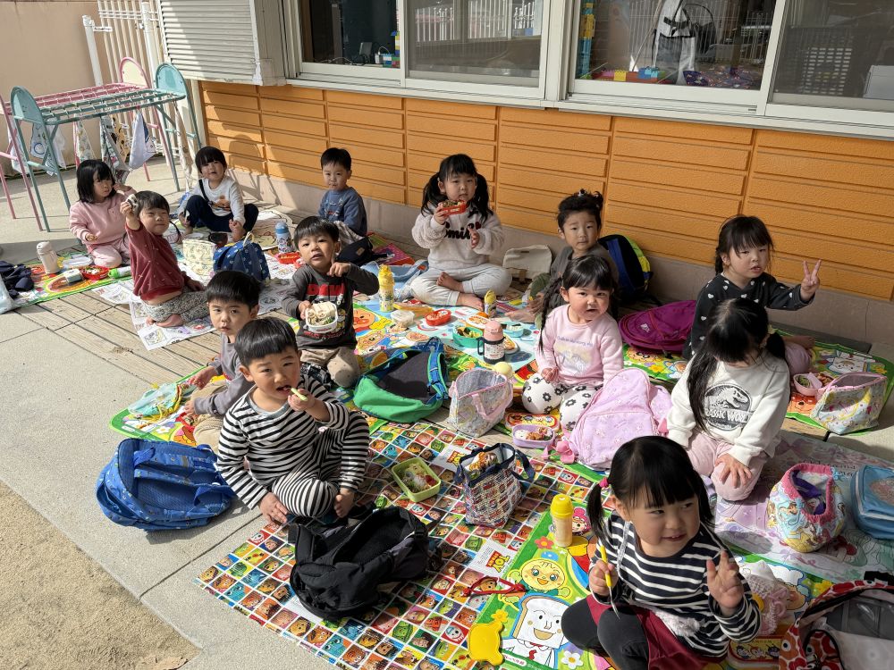 楽しみにしていたお弁当😊

みんなで仲良くいただきまーす🙏

お弁当の用意、ありがとうございました♡
みんな嬉しそうに見せてくれました♡