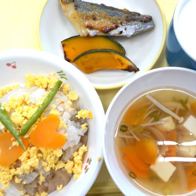 ＊　今日の献立　（行事食：ひなまつり）　＊