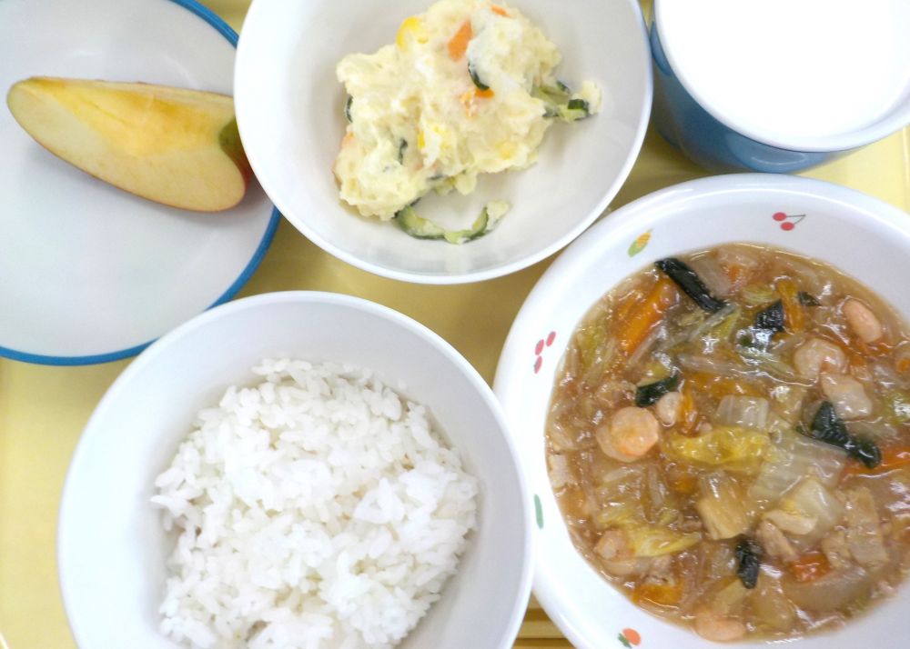 麦ご飯

八宝菜

ポテトサラダ

りんご

牛乳