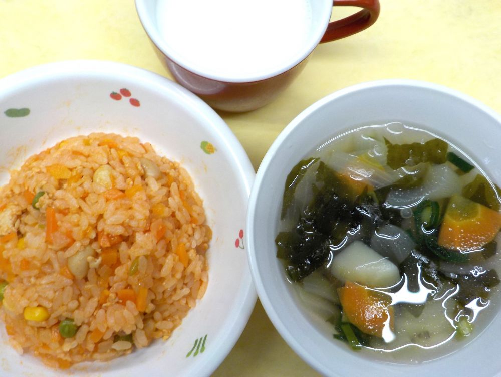 チキンライス

わかめスープ

牛乳