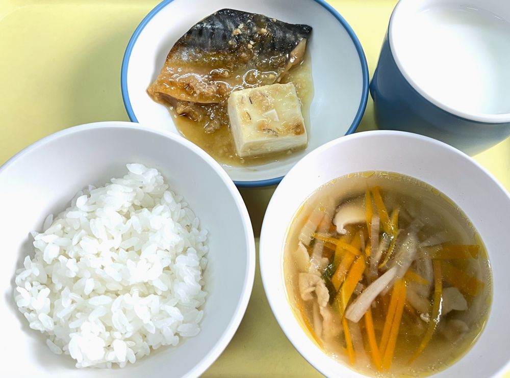 ご飯

さばのみそ煮

付け合わせ（豆腐）

沢煮椀

牛乳