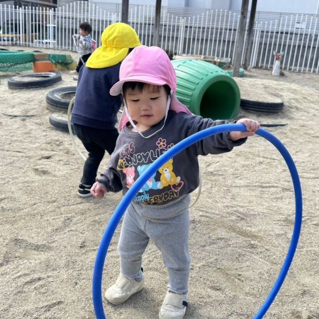 新しいおもちゃで遊んだよ♪　～０歳児　ウサギ組～